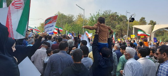 راهپیمایی تهرانی ها در محکومیت حادثه تروریستی شاهچراغ راهپیمایی تهرانی ها در محکومیت حادثه تروریستی شاهچراغ