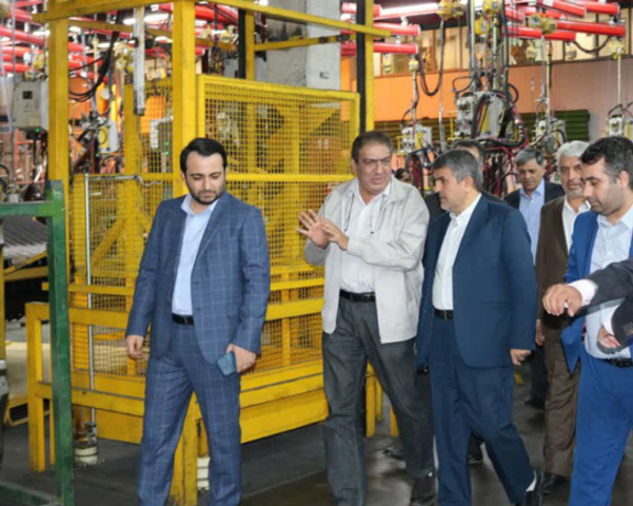 مدیرعامل بانک صادرات ایران از دو شرکت خودروساز در کرمان بازدید کرد مدیرعامل بانک صادرات ایران از دو شرکت خودروساز در کرمان بازدید کرد