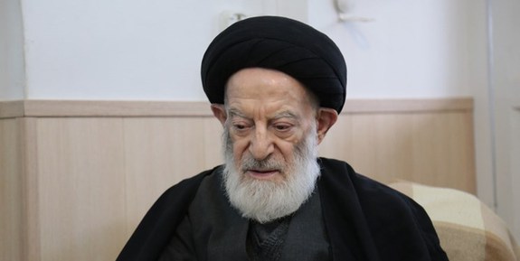 یک مرجع تقلید در بیمارستان بستری شد یک مرجع تقلید در بیمارستان بستری شد