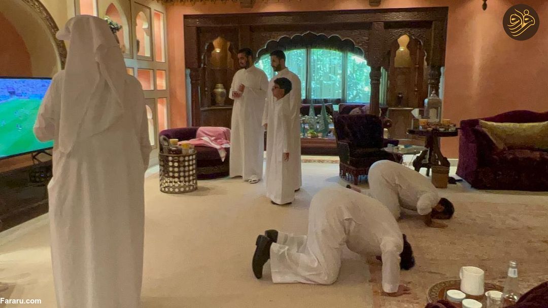 لحظه خوشحالی بن سلمان از پیروزی عربستان مقابل آرژانتین + تصاویر لحظه خوشحالی بن سلمان از پیروزی عربستان مقابل آرژانتین