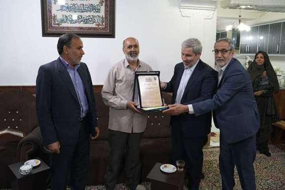 دیدار نوروزی مدیرعامل شرکت مس با مادر شهیدان کدخدایی و دو جانباز سرافراز در رفسنجان دیدار نوروزی مدیرعامل شرکت مس با مادر شهیدان کدخدایی و دو جانباز سرافراز در رفسنجان