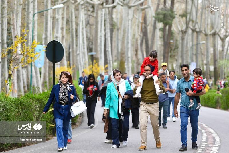 مسافران نوروزی در کاخ سعدآباد + عکس مسافران نوروزی در کاخ سعدآباد + عکس