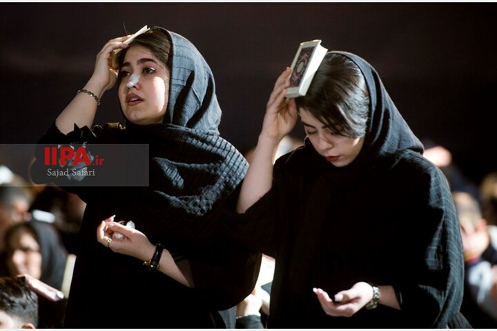 زنان و دخترانی که با حجابهای گوناگون به مراسم «احیا» رفتند زنان و دخترانی که با حجابهای گوناگون به مراسم «احیا» رفتند