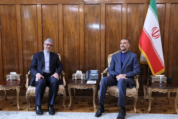 دیدار امیرعبداللهیان با سفیر جدید ایران در قبرس دیدار امیرعبداللهیان با سفیر جدید ایران در قبرس