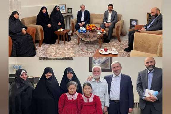 دیدار نوروزی مدیر عامل شرکت مس با خانواده شهیدان والامقام «دوست قرین» و «پاشاپور» دیدار نوروزی مدیر عامل شرکت مس با خانواده شهیدان والامقام «دوست قرین» و «پاشاپور»