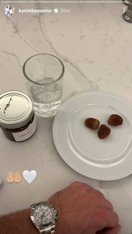 (عکس) افطاری ساده کریم بنزما (عکس) افطاری ساده کریم بنزما