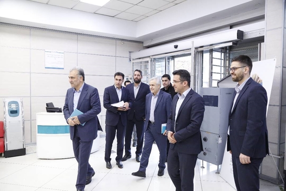 بازدید نوروزی مدیرعامل از شعب و واحدهای ستادی کشیک بانک دی بازدید نوروزی مدیرعامل از شعب و واحدهای ستادی کشیک بانک دی