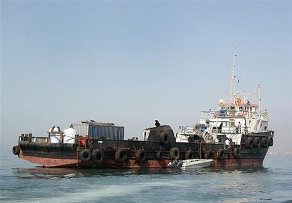 ۲ فروند شناور در آب های ساحلی ماهشهر توقیف شد