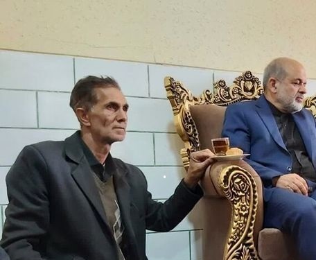 رفتار وزیر کشور در کرمان واکنشها را برانگیخت +عکس رفتار وزیر کشور در کرمان واکنشها را برانگیخت +عکس