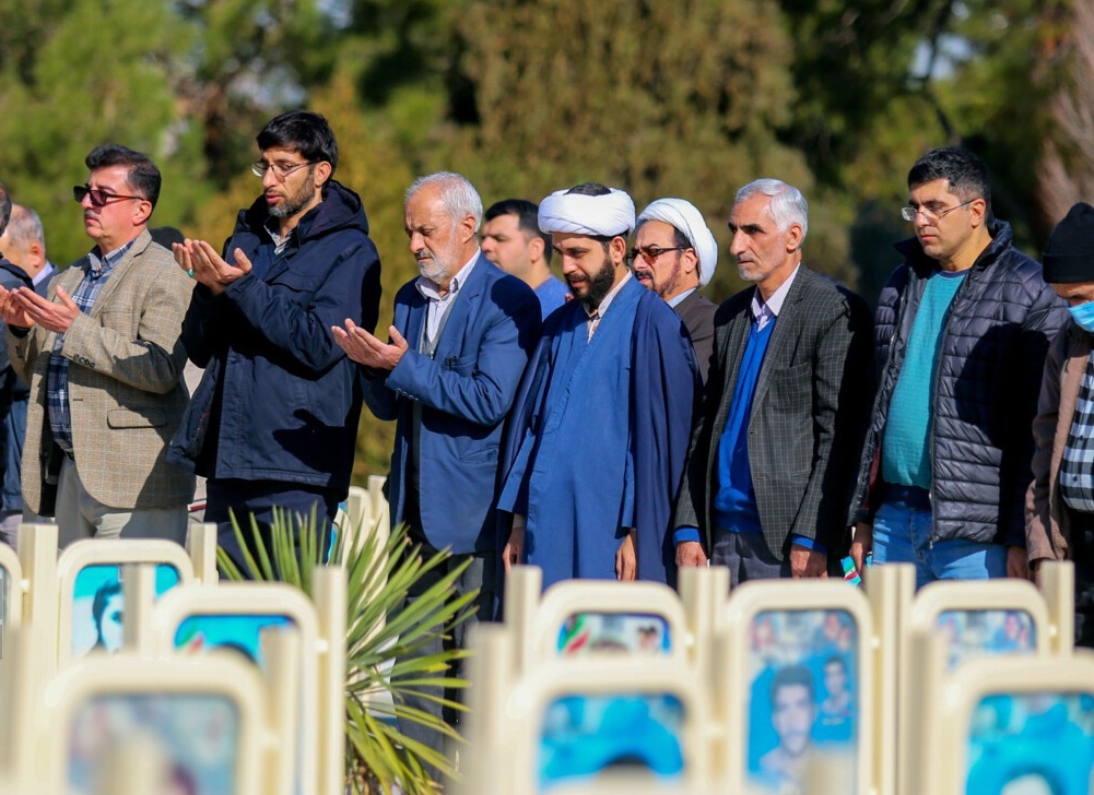 نماز باران در اصفهان اقامه شد نماز باران در اصفهان اقامه شد