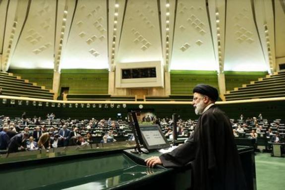پیام حضور رئیسی در جلسه استیضاح فاطمیامین پیام حضور رئیسی در جلسه استیضاح فاطمیامین