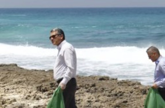 قدردانی سعید پورزادی از مشارکت حداکثری مردم در طرح پاکسازی سواحل کیش قدردانی سعید پورزادی از مشارکت حداکثری مردم در طرح پاکسازی سواحل کیش