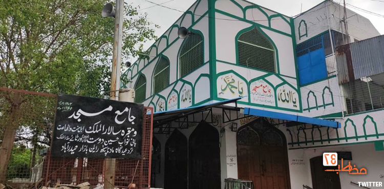 حفاظ کشی روی قبر یک زن حفاظ کشی روی قبر یک زن