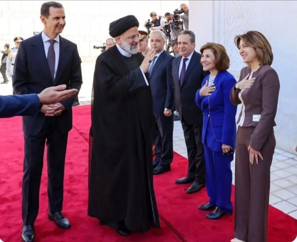 یادداشت انتقادی پرستویی درباره عکس جنجالی رئیسی در سوریه یادداشت انتقادی پرستویی درباره عکس جنجالی رئیسی در سوریه