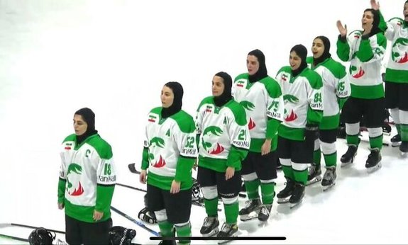 صعود زنان هاکی روی یخ ایران به فینال قهرمانی آسیا صعود زنان هاکی روی یخ ایران به فینال قهرمانی آسیا
