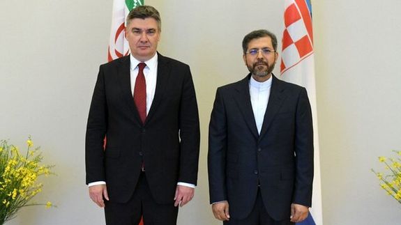 استوارنامه سفیر جدید ایران در دستان رئیسجمهور کرواسی استوارنامه سفیر جدید ایران در دستان رئیسجمهور کرواسی