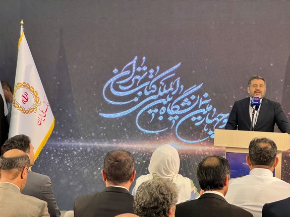 تقدیر وزیر فرهنگ و ارشاد اسلامی از حمایتهای بانک ملی ایران در برپایی نمایشگاه کتاب تقدیر وزیر فرهنگ و ارشاد اسلامی از حمایتهای بانک ملی ایران در برپایی نمایشگاه کتاب
