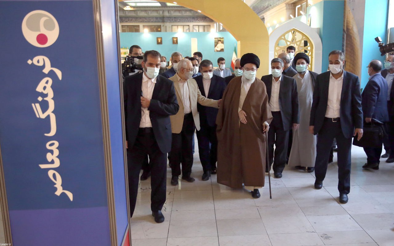 بازدید رهبر انقلاب از نمایشگاه کتاب