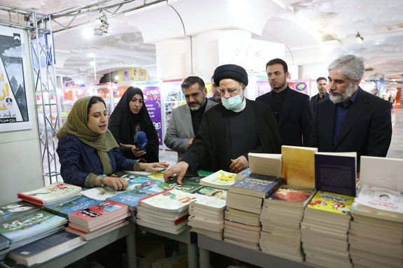 تصاویر | بازدید رئیس جمهور از نمایشگاه بین المللی کتاب