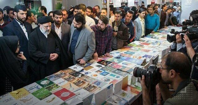 تصاویر | بازدید رئیس جمهور از نمایشگاه بین المللی کتاب