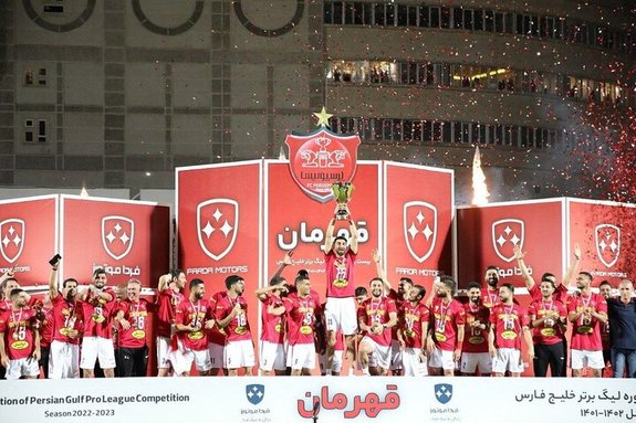 هدیه ویژه گل محمدی به بازیکنان پرسپولیس هدیه ویژه گل محمدی به بازیکنان پرسپولیس