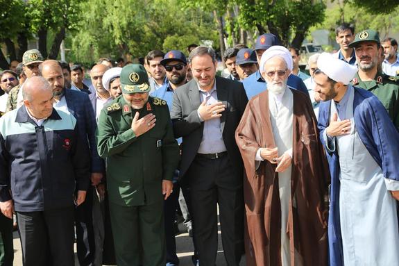تجدید میثاق با شهدا و رزمایش کمکهای مؤمنانه در ذوبآهن اصفهان تجدید میثاق با شهدا و رزمایش کمکهای مؤمنانه در ذوبآهن اصفهان