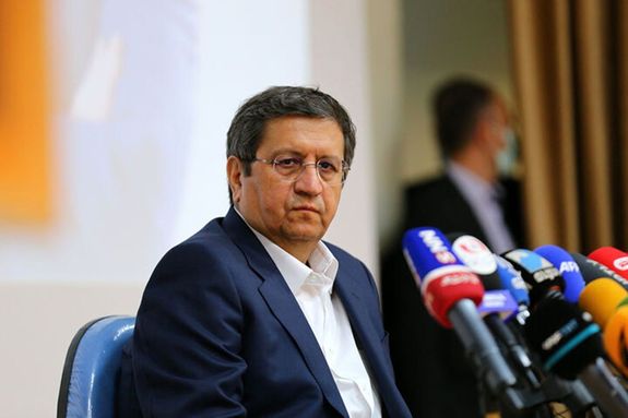 با حذف دلار از معاملات تجاری، مشکل روند نزولی ارزش پول کشور حل نمیشود با حذف دلار از معاملات تجاری، مشکل روند نزولی ارزش پول کشور حل نمیشود