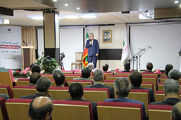 مدیرعامل پست بانک ایران در آیین گرامیداشت روز ملی جوانی جمعیت: بانک به عنوان یک بنگاه اقتصادی میتواند نقش ویژهای در رشد تولید و مهار تورم داشته و به رشد جمعیت کمک کند مدیرعامل پست بانک ایران در آیین گرامیداشت روز ملی جوانی جمعیت: بانک به عنوان یک بنگاه اقتصادی میتواند نقش ویژهای در رشد تولید و مهار تورم داشته و به رشد جمعیت کمک کند