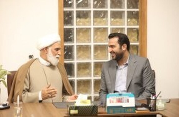 دیدار مدیرعامل سازمان منطقه آزاد کیش با امام جمعه جزیره دیدار مدیرعامل سازمان منطقه آزاد کیش با امام جمعه جزیره