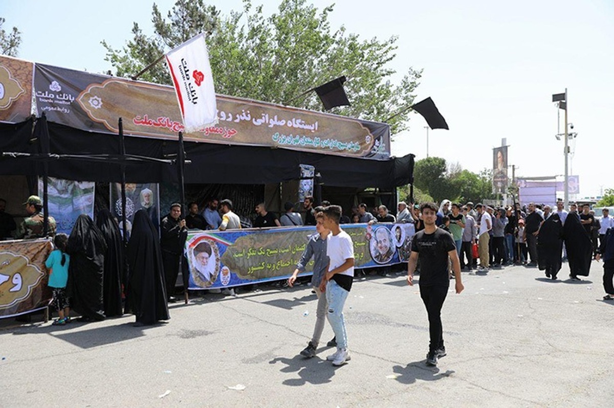 میزبانی بانک ملت از زائران حرم حضرت امام خمینی (ره) میزبانی بانک ملت از زائران حرم حضرت امام خمینی (ره)