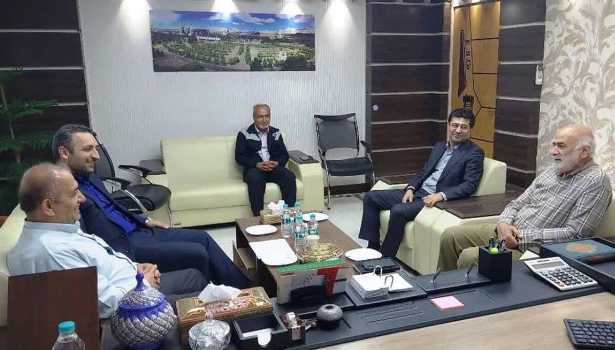 دیدار پیشکسوت فوتبال با مدیرعامل ذوب آهن اصفهان دیدار پیشکسوت فوتبال با مدیرعامل ذوب آهن اصفهان