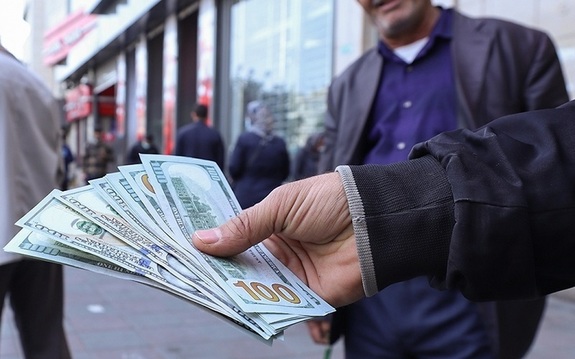 روایت عجیب از علت افزایش قیمت دلار روایت عجیب از علت افزایش قیمت دلار
