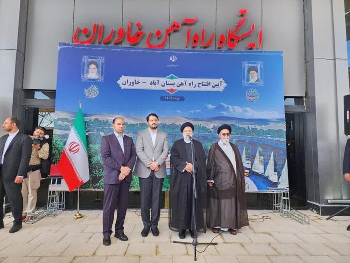 راه آهن بستان آباد - خاوران با ریل ذوب آهن اصفهان به بهره برداری رسید راه آهن بستان آباد - خاوران با ریل ذوب آهن اصفهان به بهره برداری رسید