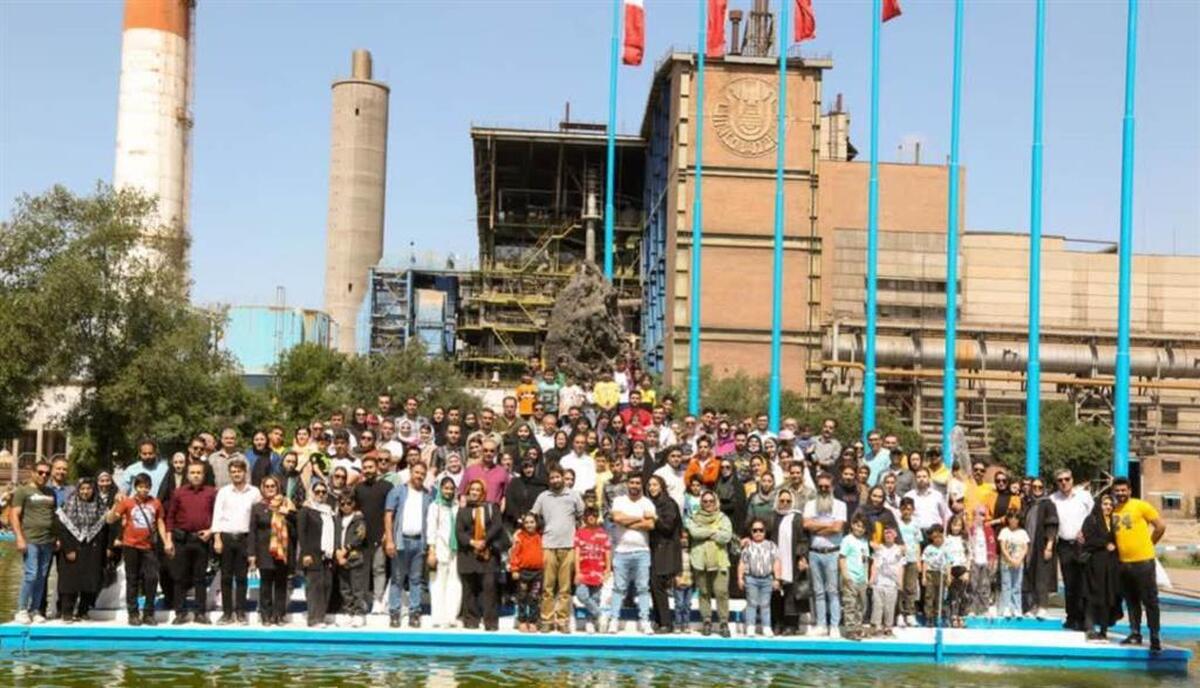 خانوادهها با بازدید از ذوب آهن احساس افتخار میکنند خانوادهها با بازدید از ذوب آهن احساس افتخار میکنند