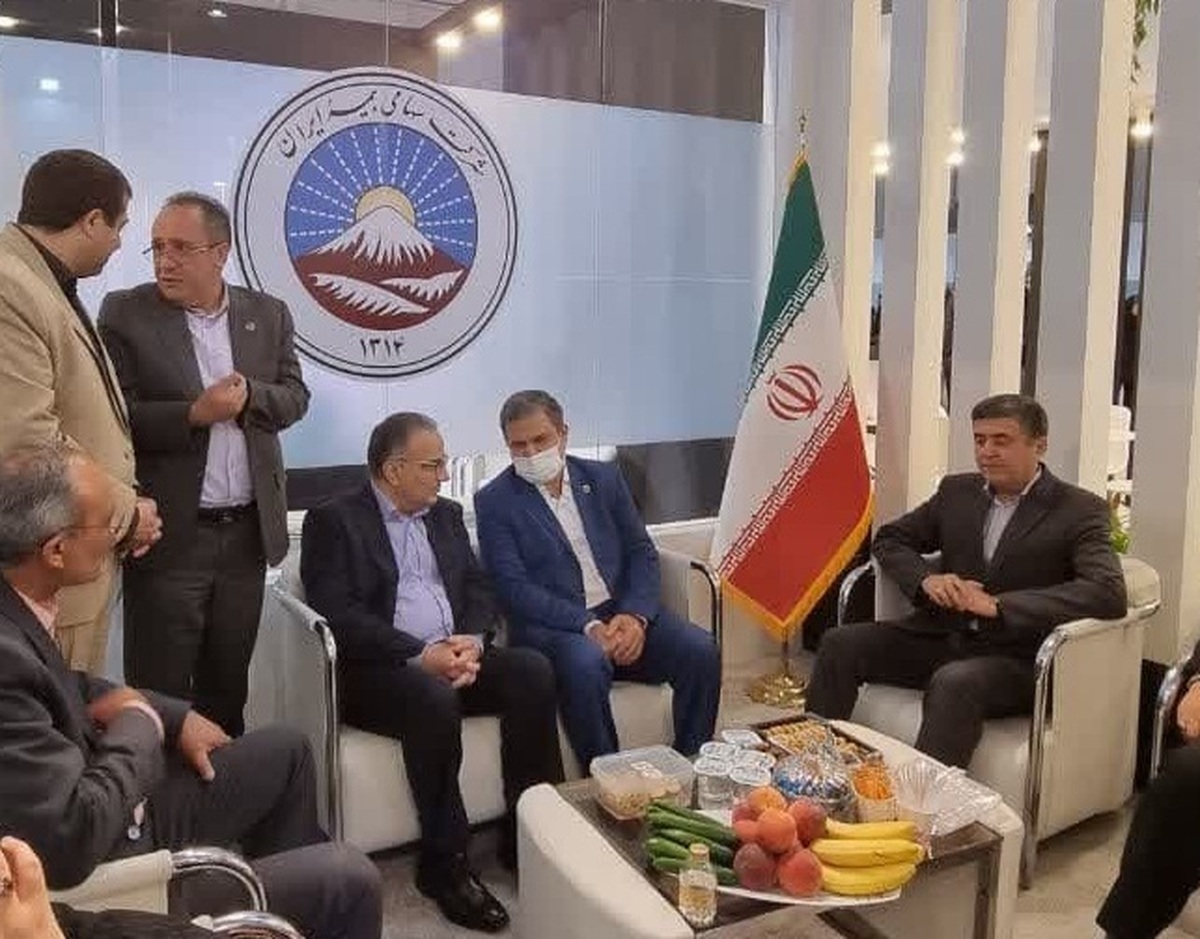 بازدید رییس کل و اعضای هیأت عامل بیمه مرکزی از غرفه بیمه ایران بازدید رییس کل و اعضای هیأت عامل بیمه مرکزی از غرفه بیمه ایران