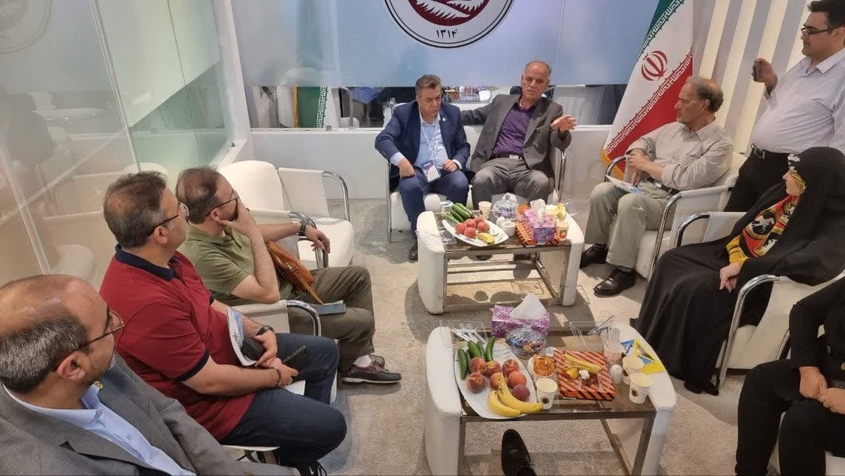 نشست معاون فنی بیمه ایران با همکاران نماینده در محل نمایشگاه بینالمللی بورس بانک و بیمه نشست معاون فنی بیمه ایران با همکاران نماینده در محل نمایشگاه بینالمللی بورس بانک و بیمه