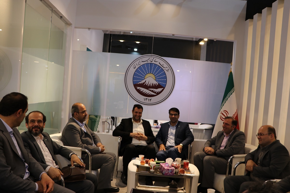 بازدید مدیر عامل بانک توسعه تعاون از غرفه بیمه ایران در نمایشگاه صنعت مالی بازدید مدیر عامل بانک توسعه تعاون از غرفه بیمه ایران در نمایشگاه صنعت مالی