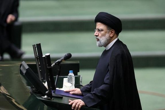 رئیسی فردا برای دفاع از «صحرایی» به مجلس میرود رئیسی فردا برای دفاع از «صحرایی» به مجلس میرود