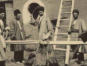 عکسهای مجازات زنان در ملاء عام در عصر قاجار عکسهای مجازات زنان در ملاء عام در عصر قاجار