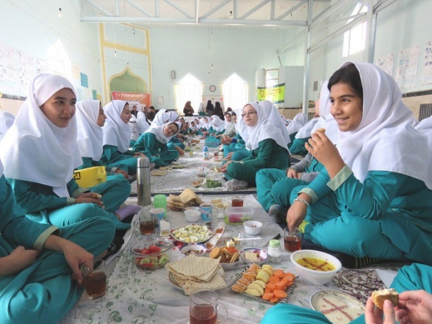 چرا خوردن صبحانه برای دانشآموزان بسیار مهم است؟ چرا خوردن صبحانه برای دانشآموزان بسیار مهم است؟