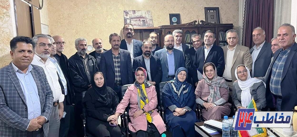 آذر منصوری: حرف آخر را اول نمیزنیم آذر منصوری: حرف آخر را اول نمیزنیم