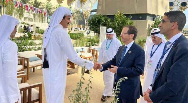 امیر قطر با رئیس اسرائیل دست داد