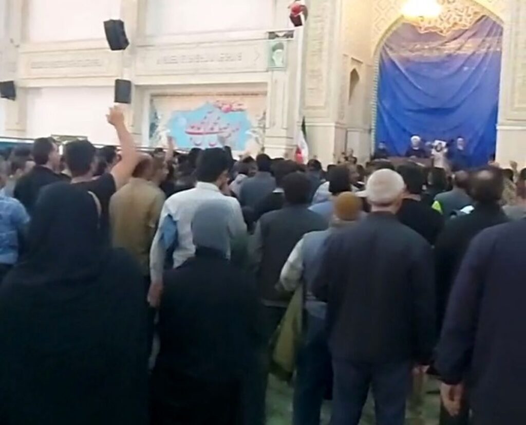 ماجرای قتل نوجوان میبدی و تجمع مردم در اطراف محل سکونت اتباع افغانستانی ماجرای قتل نوجوان میبدی و تجمع مردم در اطراف محل سکونت اتباع افغانستانی