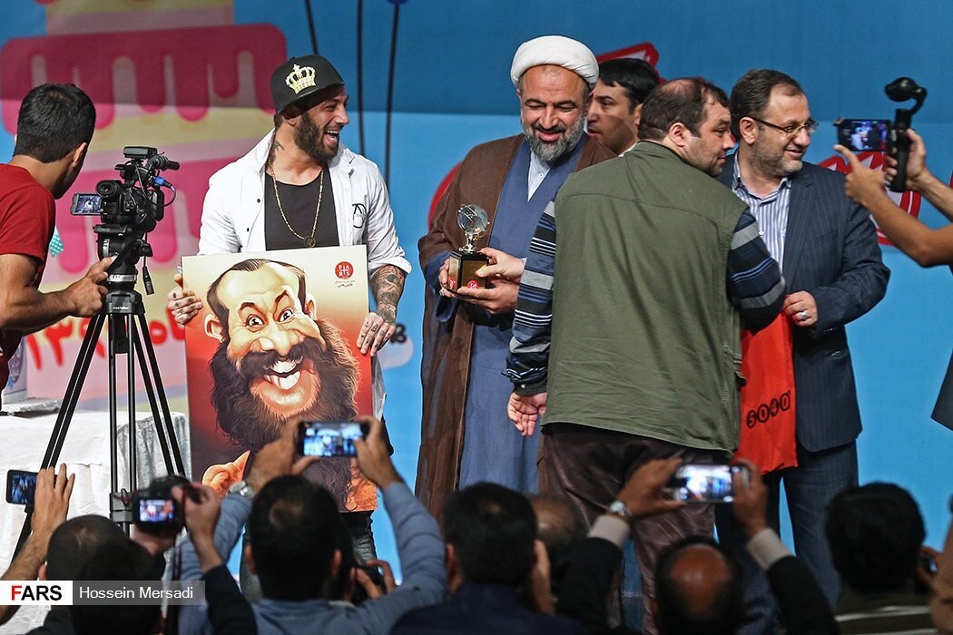 خوشوبش وزیر رئیسی و نمایندگان اصولگرای مجلس یازدهم با امیرتتلو+ عکس خوشوبش وزیر رئیسی و نمایندگان اصولگرای مجلس یازدهم با امیرتتلو+ عکس
