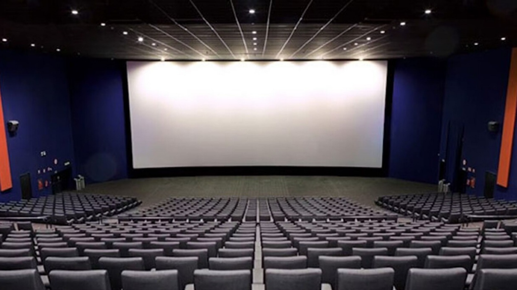 بزرگترین سینمای جهان با ۲۵ صفحه نمایش و ۱،۰۰۰ صندلی در شهر مادرید اسپانیا بزرگترین سینمای جهان با ۲۵ صفحه نمایش و ۱،۰۰۰ صندلی در شهر مادرید اسپانیا