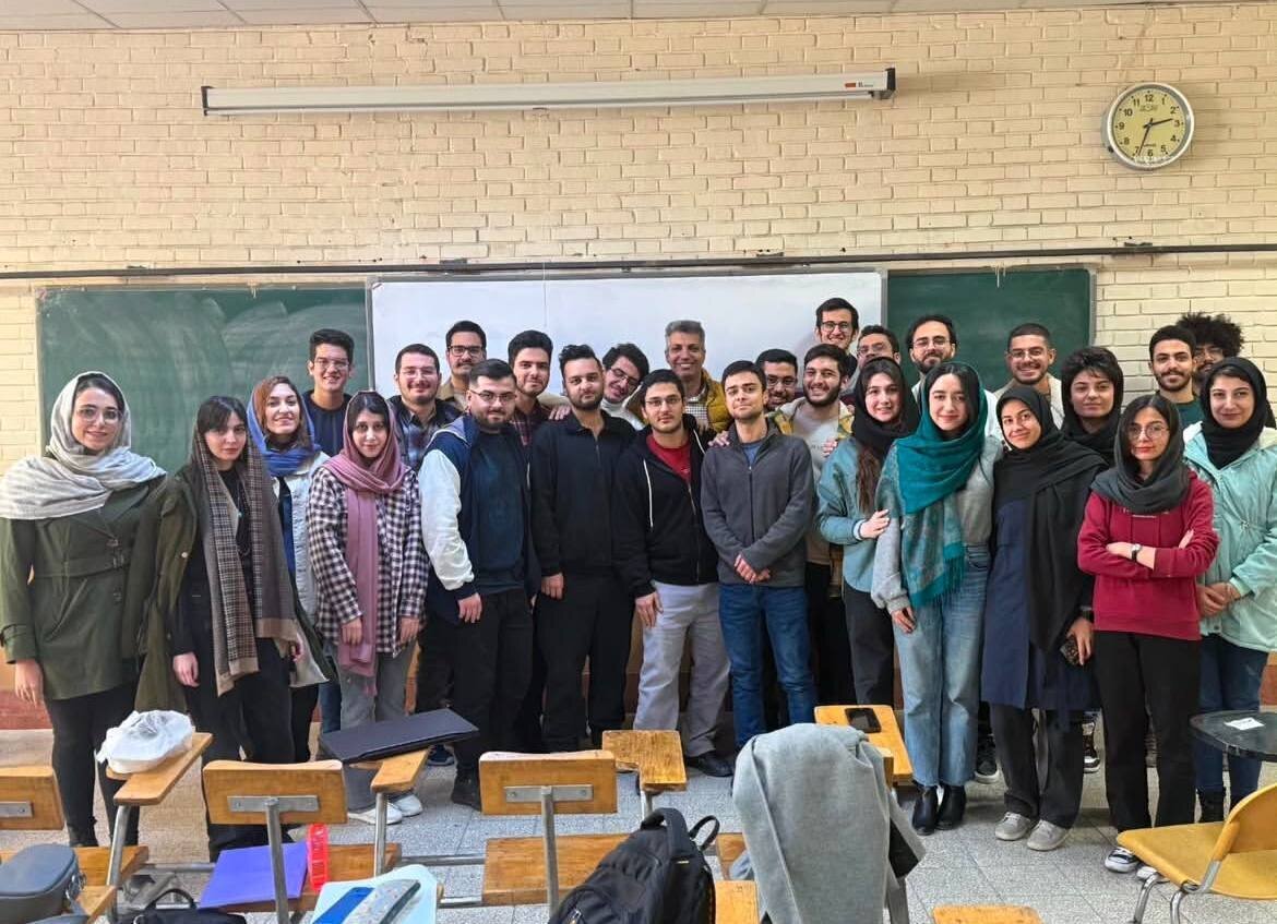 محبوبیت عجیب عادل فردوسیپور در دانشگاه شریف محبوبیت عجیب عادل فردوسیپور در دانشگاه شریف