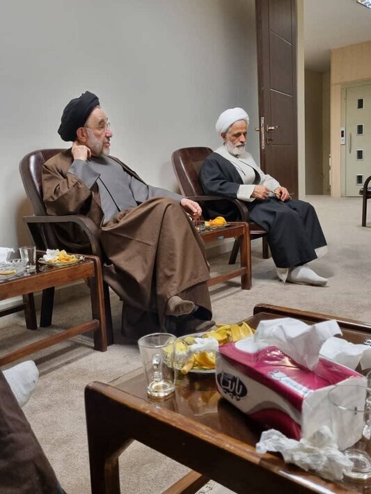 سیدمحمد خاتمی و موسوی خوئینیها در جلسه مجمع روحانیون مبارز سیدمحمد خاتمی و موسوی خوئینیها در جلسه مجمع روحانیون مبارز
