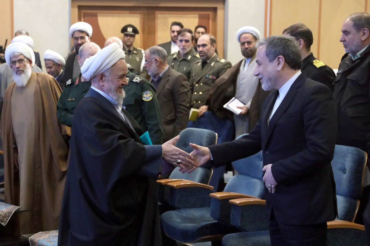 اهدای نشان ارتش جمهوری اسلامی ایران به عراقچی وزیر امور خارجه اهدای نشان ارتش جمهوری اسلامی ایران به عراقچی وزیر امور خارجه