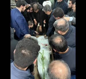 وداع تبریزیها با پیکر امام جمعه و استاندار شهیدشان وداع تبریزیها با پیکر امام جمعه و استاندار شهیدشان