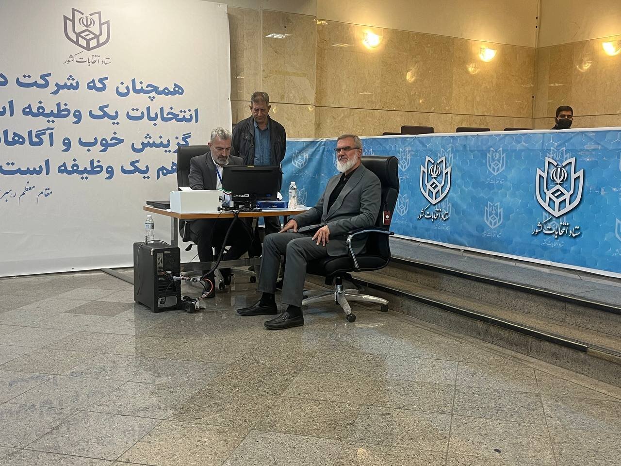 نمایندههای سابق مجلس گوی ریاست جمهوری را از یکدیگر ربودند! نمایندههای سابق مجلس گوی ریاست جمهوری را از یکدیگر ربودند!